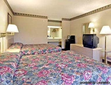 Hotel Super 8 Newnan Habitación foto
